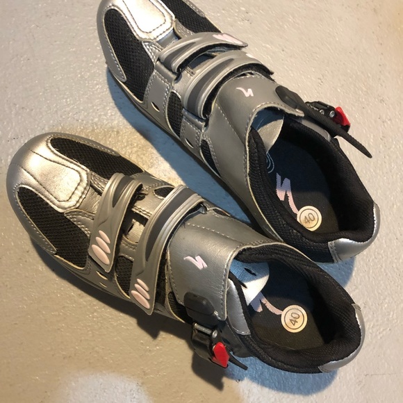 Spin shoes, in new condition - Picture 2 of 4
